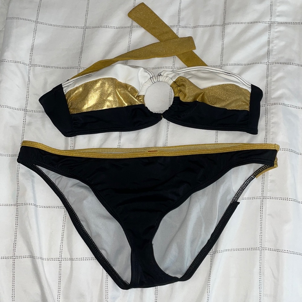 Women’s GUESS Bikini!